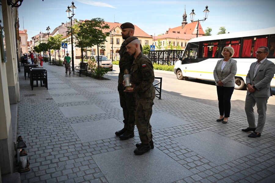 Znicze pamięci w 78. rocznicę śmierci rtm. Witolda Pileckiego. Fot. Żaneta Wierzgacz (IPN)