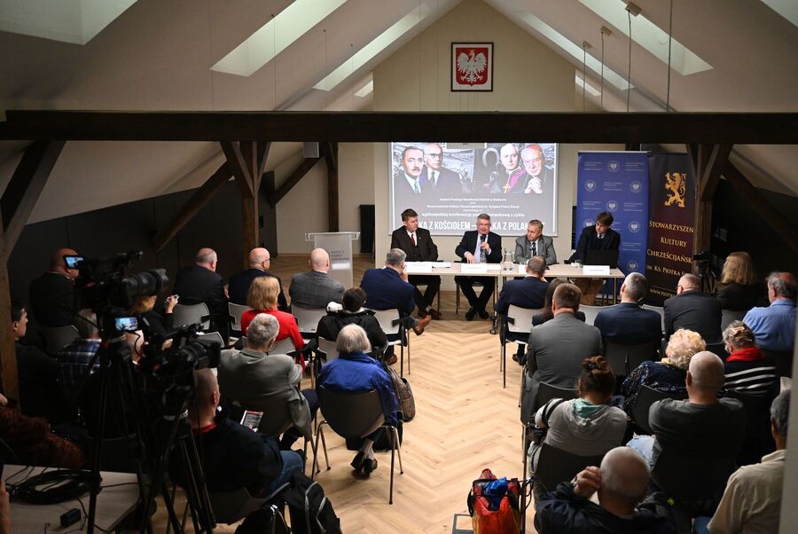 Kraków. Pierwsza konferencja z cyklu „Walka z Kościołem – Walka z Polakami”. Fot. Janusz Ślęzak (IPN)
