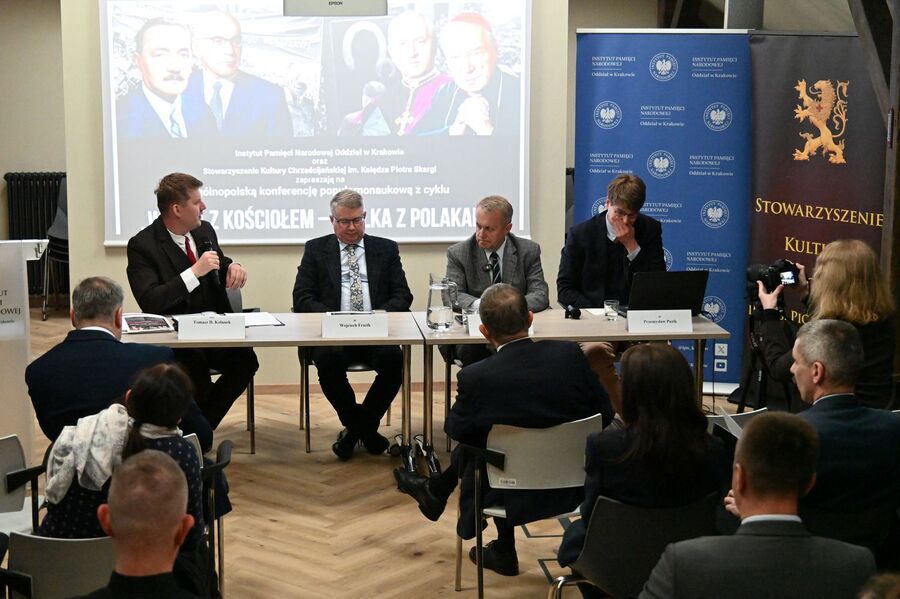 Kraków. Pierwsza konferencja z cyklu „Walka z Kościołem – Walka z Polakami”. Fot. Janusz Ślęzak (IPN)