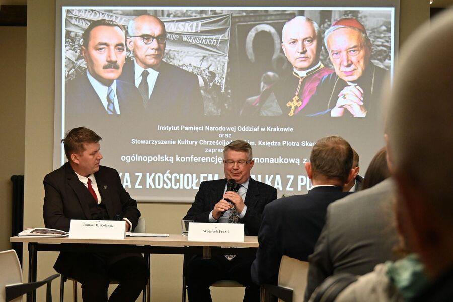 Kraków. Pierwsza konferencja z cyklu „Walka z Kościołem – Walka z Polakami”. Fot. Janusz Ślęzak (IPN)