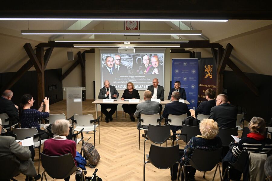 Kraków. Pierwsza konferencja z cyklu „Walka z Kościołem – Walka z Polakami”. Fot. Janusz Ślęzak (IPN)