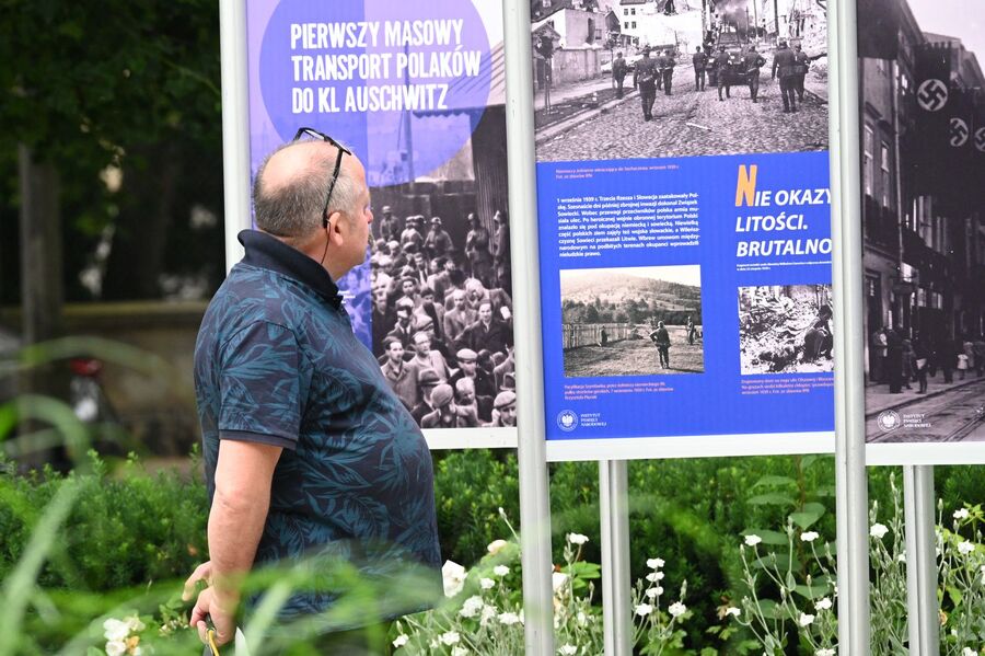 Wystawa IPN na pl. Axentowicza w Krakowie. Fot. Janusz Ślęzak (IPN)