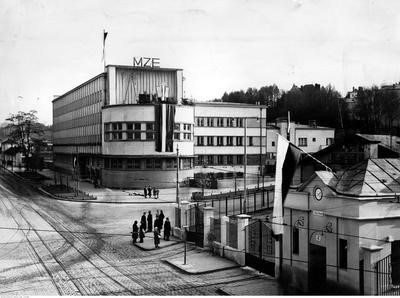 Dawny budynek Miejskich Zakładów Elektrycznych we Lwowie, w latach 1939-1941 siedziba NKWD Obwodu Lwowskiego. (Zbiory Narodowego Archiwum Cyfrowego)