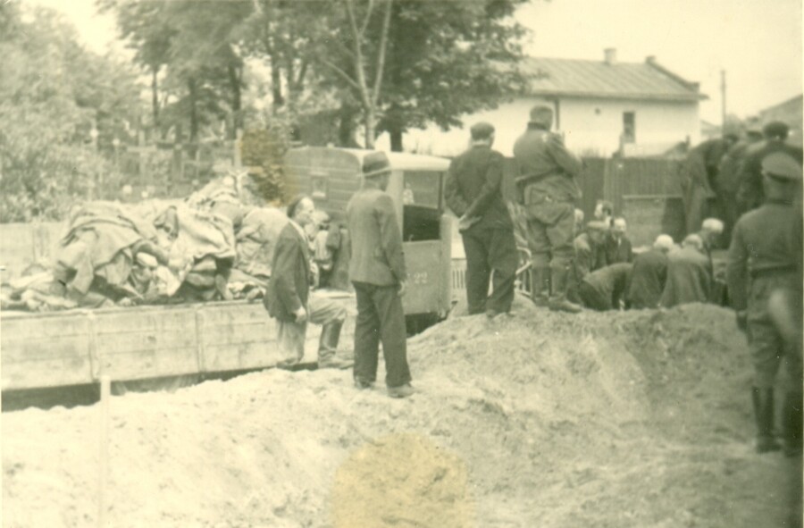 Transport zwłok na cmentarz Janowski we Lwowie (Zbiory P. Naleźniaka)