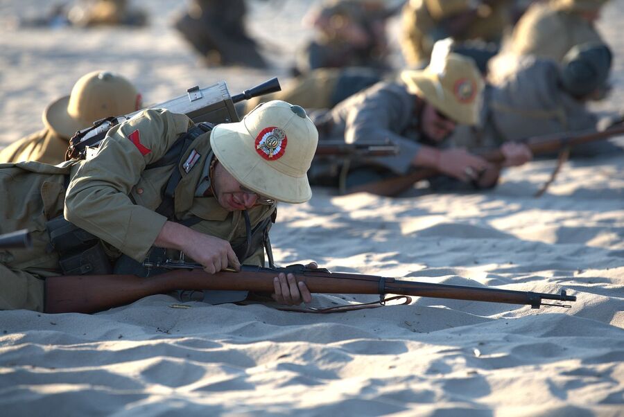Tobruk 1941. Plenerowe wydarzenie na Pustyni Błędowskiej. Fot. Filip Musiał (IPN)