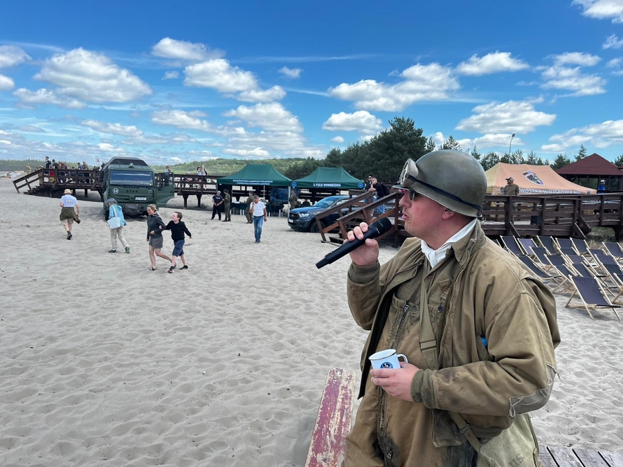 Tobruk 1941. Plenerowe wydarzenie na Pustyni Błędowskiej. Fot. Cezary Pałka (IPN)