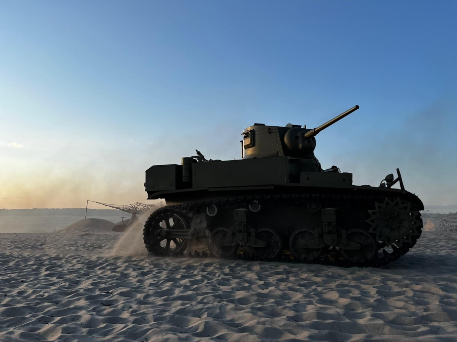 Tobruk 1941. Plenerowe wydarzenie na Pustyni Błędowskiej. Fot. Cezary Pałka (IPN)