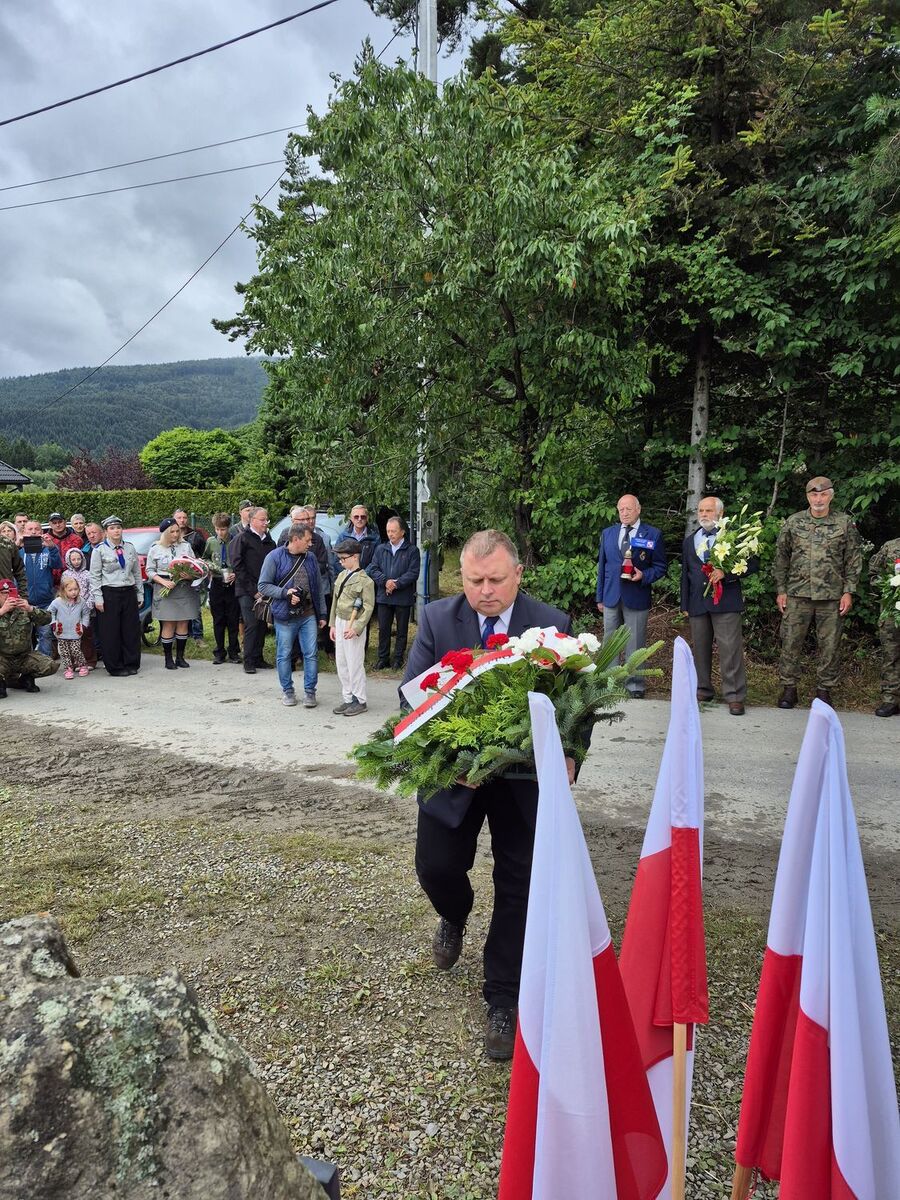 82. rocznica alianckich zrzutów dla AK na wzgórzu Dzielec. Fot. Michał Masłowski (IPN)
