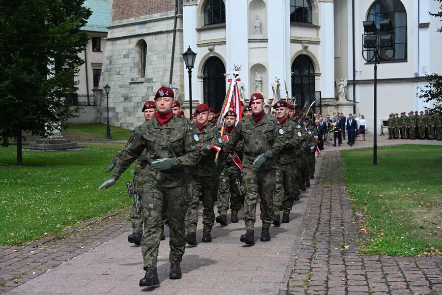 W Miechowie odsłonięto tablicę Apoloniusza Józefowicza i Stefana Miłkowskiego. Fot. Janusz Ślęzak (IPN)
