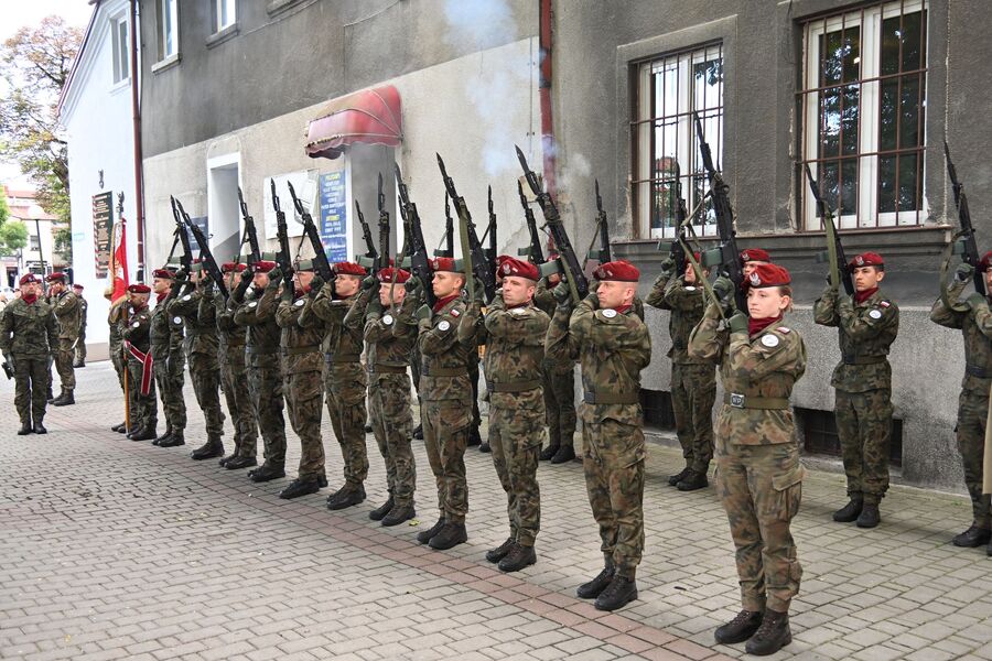 W Miechowie odsłonięto tablicę Apoloniusza Józefowicza i Stefana Miłkowskiego. Fot. Janusz Ślęzak (IPN)