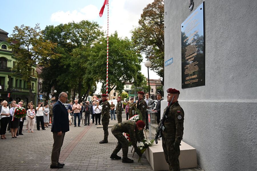 W Miechowie odsłonięto tablicę Apoloniusza Józefowicza i Stefana Miłkowskiego. Fot. Janusz Ślęzak (IPN)