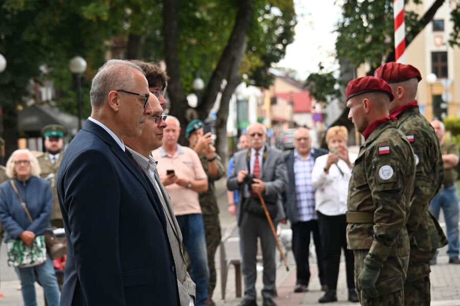W Miechowie odsłonięto tablicę Apoloniusza Józefowicza i Stefana Miłkowskiego. Fot. Janusz Ślęzak (IPN)