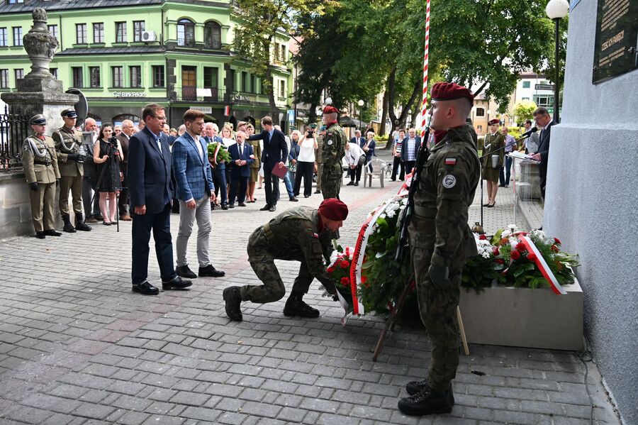 W Miechowie odsłonięto tablicę Apoloniusza Józefowicza i Stefana Miłkowskiego. Fot. Janusz Ślęzak (IPN)