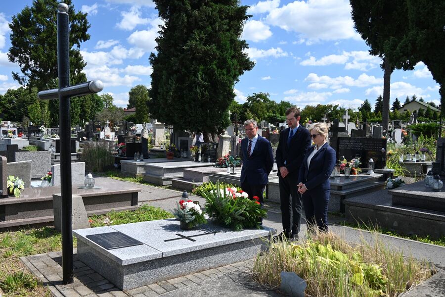 W Miechowie odsłonięto tablicę Apoloniusza Józefowicza i Stefana Miłkowskiego. Fot. Janusz Ślęzak (IPN)