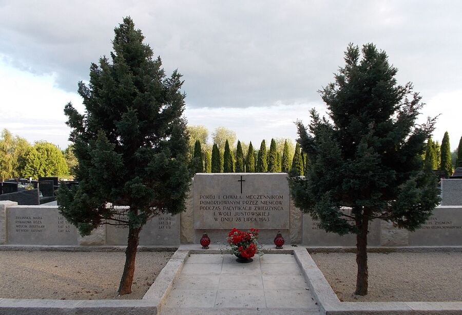 Mogiła ofiar pacyfikacji z 28 lipca 1943-r. Cmentarz Salwatorski
