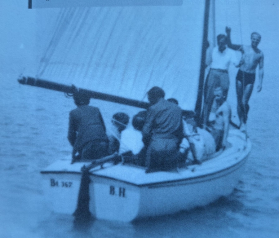 Zdjęcia z wydawnictwa pt. „Skrawek nieba. Kronika Polskiego Gimnazjum i Liceum na Węgrzech (1939-1944)