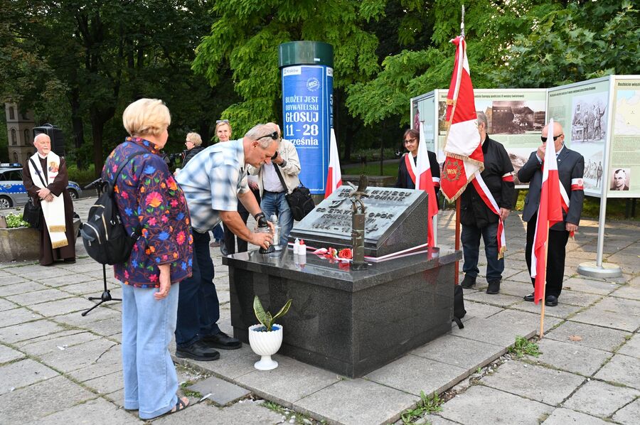 Spotkanie na pl. Inwalidów w Krakowie. Fot. Janusz Ślęzak (IPN)