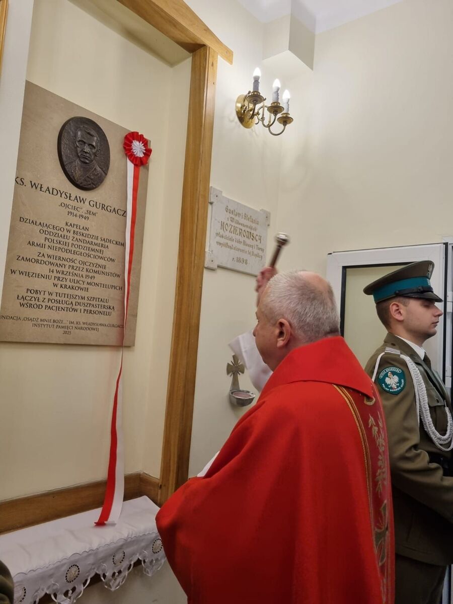W Gorlicach odsłonięto tablicę ks. Władysława Gurgacza. Fot. Roksana Szczypta-Szczęch (IPN)