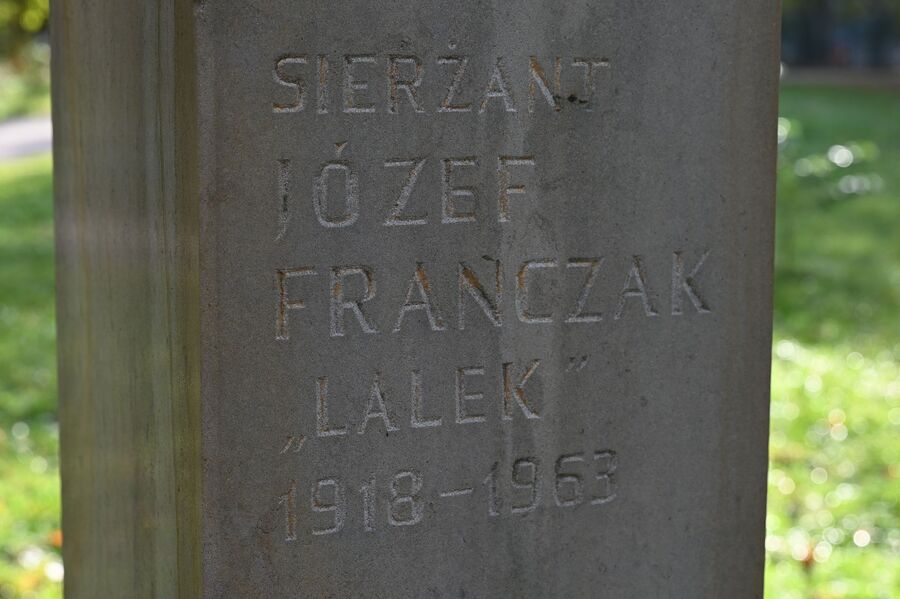 63. rocznica śmierci Józefa Franczaka. Uroczystość pod popiersiem Żołnierza Wyklętego w Krakowie. Fot. Janusz Ślęzak (IPN)