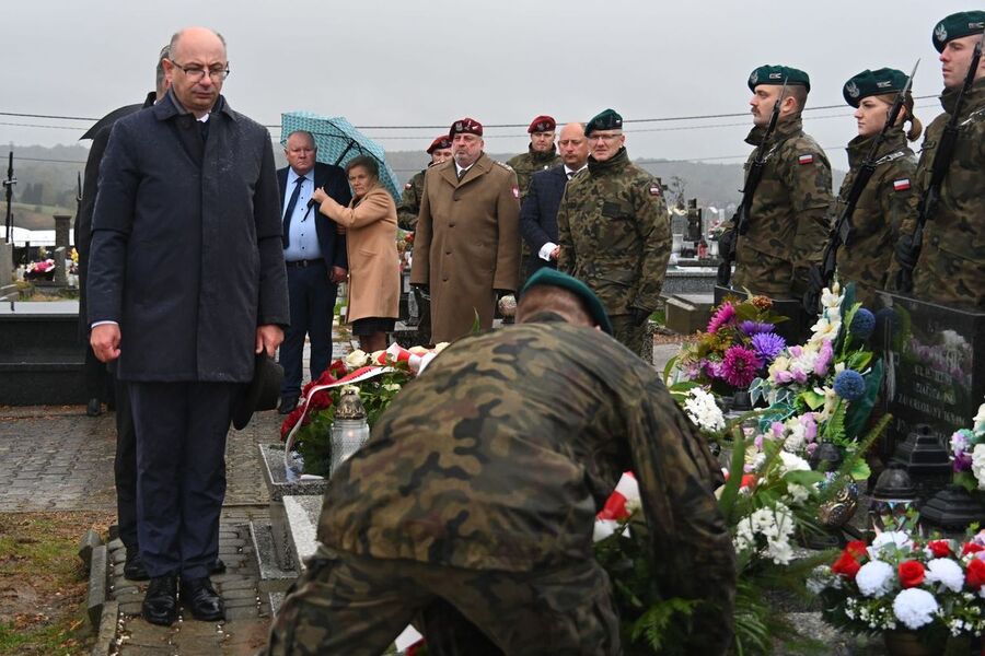 Podstolice. Groby ofiar komunistów. Fot. Janusz Ślęzak (IPN)