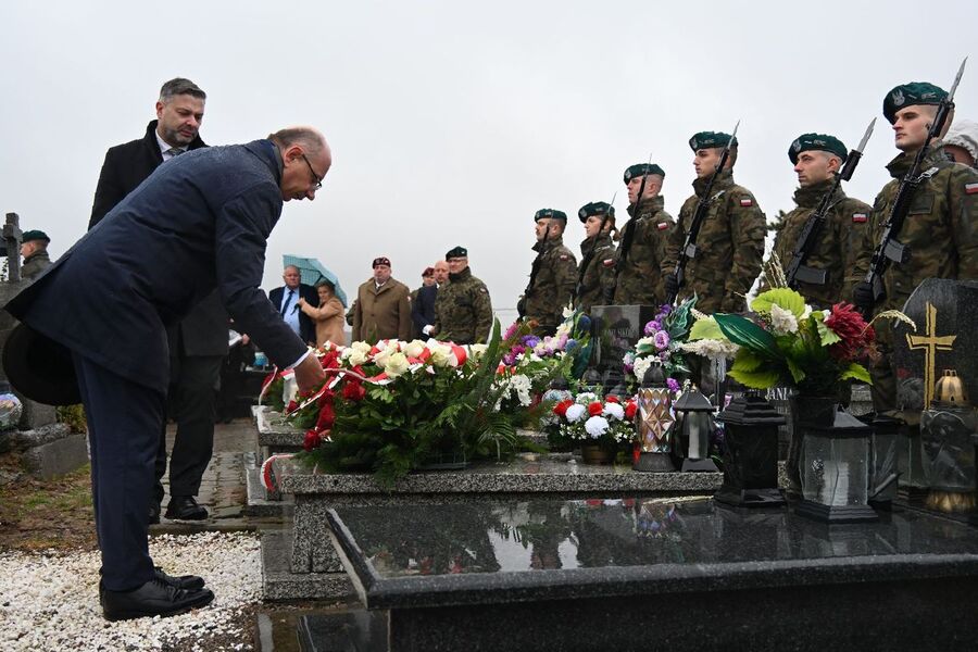 Podstolice. Groby ofiar komunistów. Fot. Janusz Ślęzak (IPN)