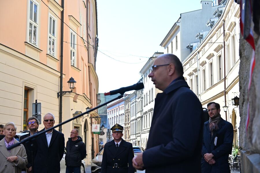 Odsłonięcie tablicy Wandy i Andrzeja Półtawskich w Krakowie. Fot. Janusz Ślęzak (IPN)