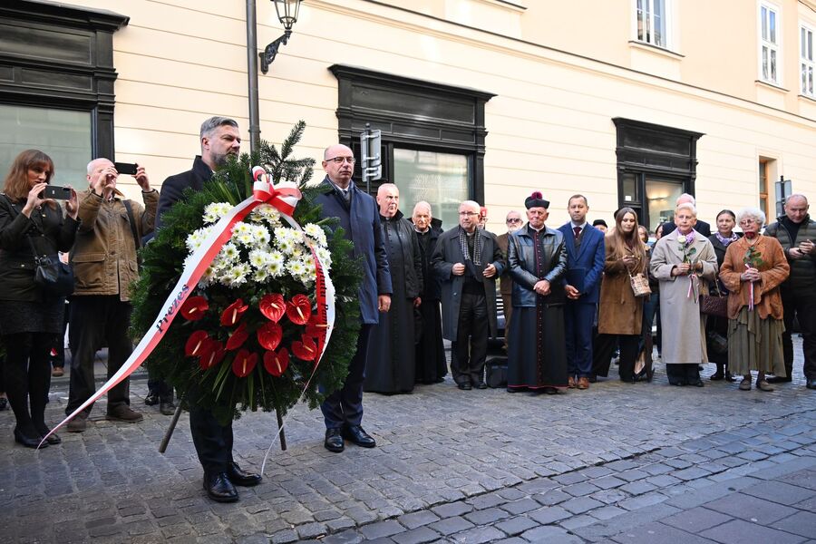 Odsłonięcie tablicy Wandy i Andrzeja Półtawskich w Krakowie. Fot. Janusz Ślęzak (IPN)