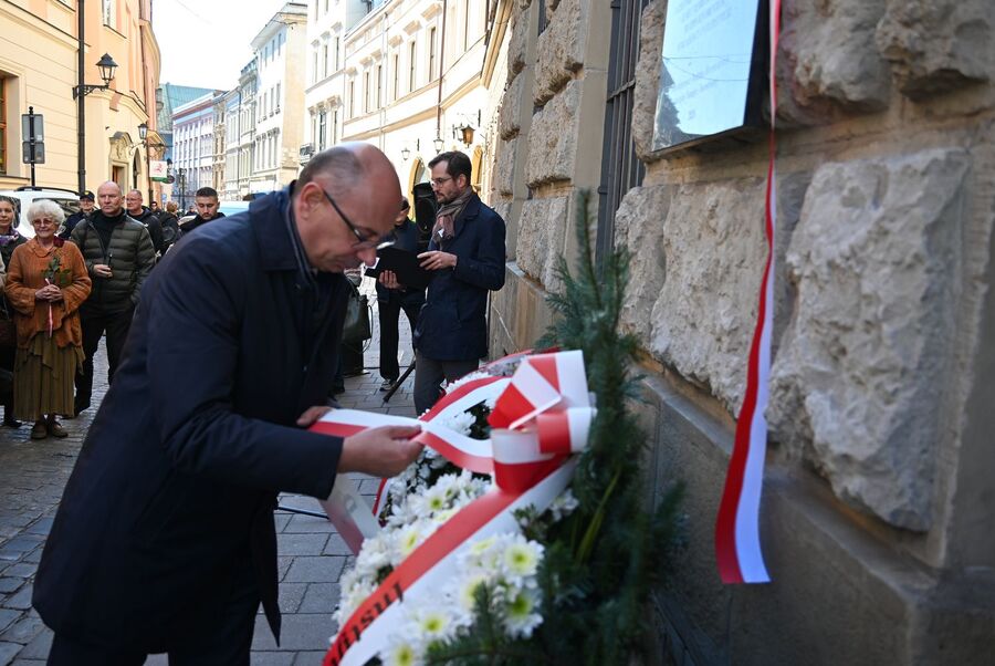 Odsłonięcie tablicy Wandy i Andrzeja Półtawskich w Krakowie. Fot. Janusz Ślęzak (IPN)