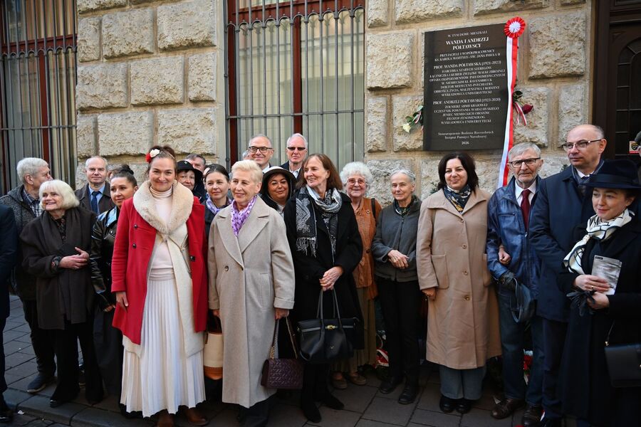 Odsłonięcie tablicy Wandy i Andrzeja Półtawskich w Krakowie. Fot. Janusz Ślęzak (IPN)