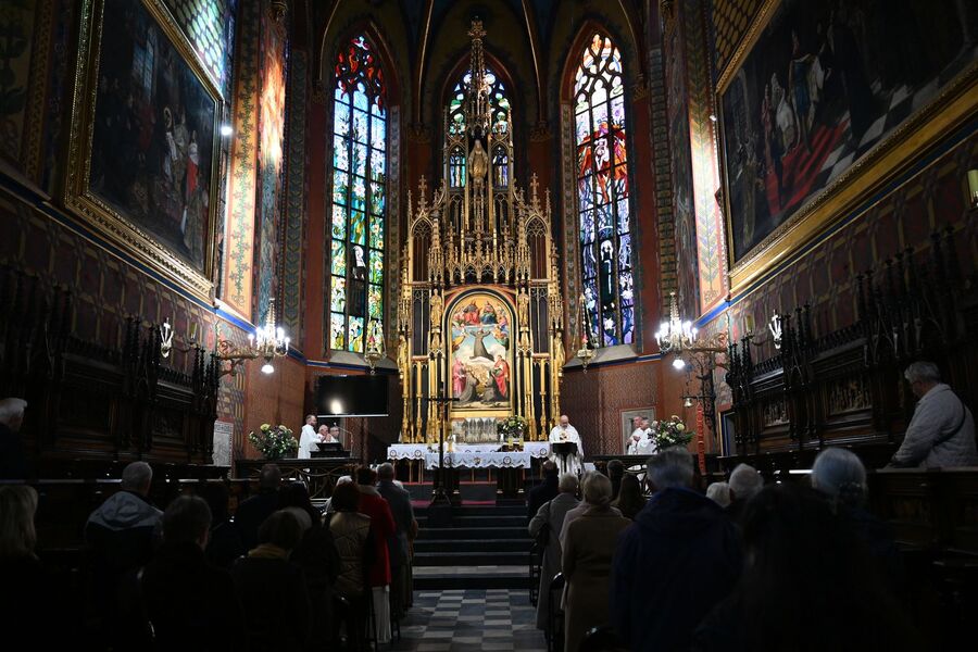 Msza święta w kościele franciszkanów w Krakowie. Fot. Janusz Ślęzak (IPN)