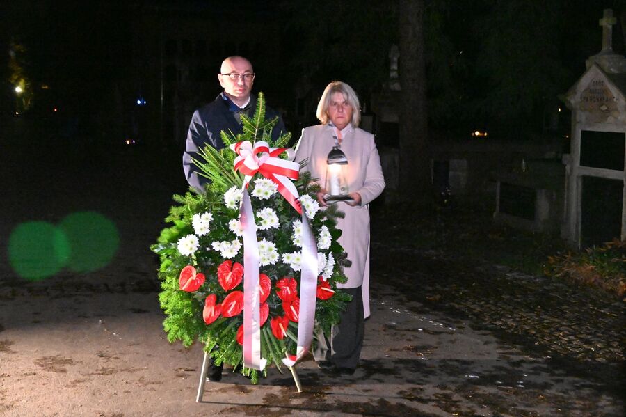 Zastępca prezesa IPN złożył wieniec przy grobowcu Ignacego Daszyńskiego na Cmentarzu Rakowickim w Krakowie. Fot. Janusz Ślęzak (IPN)
