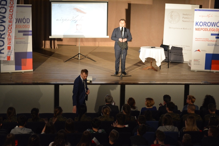 Droga do Niepodległej. Lekcja dr. Michała Zawiszy w Staszowie