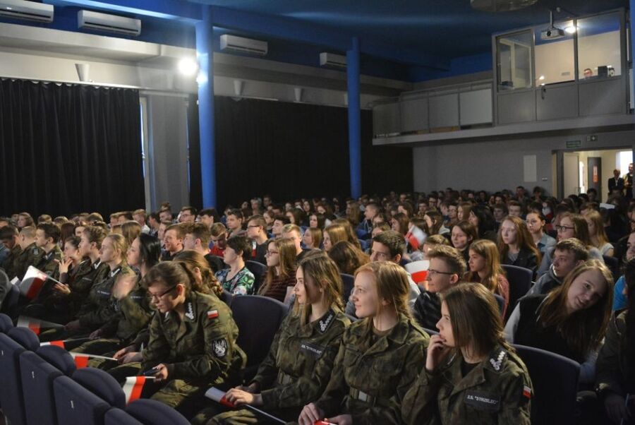 Droga do Niepodległej. Lekcja dr. Michała Zawiszy w Staszowie