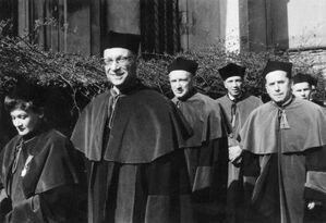 Henryk Wereszycki (drugi od lewej) podczas uroczystego pochodu z okazji 600-lecia Uniwersytetu Jagiellońskiego (1964)
