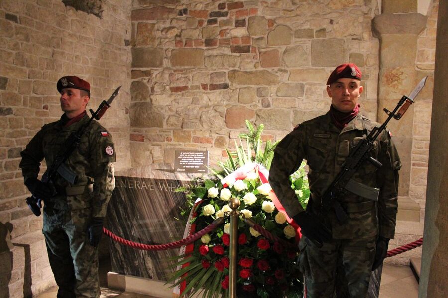 Uroczystości na Wawelu w 75. rocznicę śmierci gen. Władysława Sikorskiego