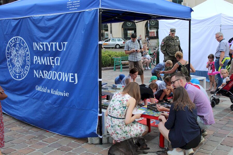 Piknik rodzinny z okazji 100-lecia odzyskania niepodległości. Kraków, pl. Szczepański, 15 sierpnia 2018