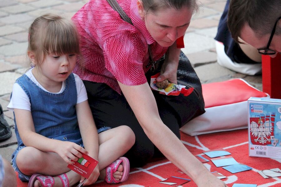 Piknik rodzinny z okazji 100-lecia odzyskania niepodległości. Kraków, pl. Szczepański, 15 sierpnia 2018