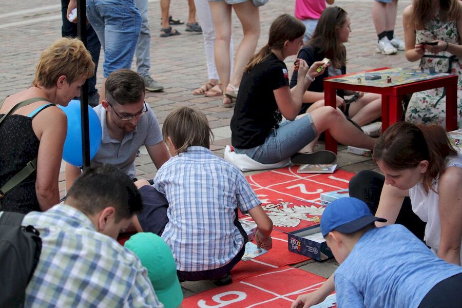 Piknik rodzinny z okazji 100-lecia odzyskania niepodległości. Kraków, pl. Szczepański, 15 sierpnia 2018