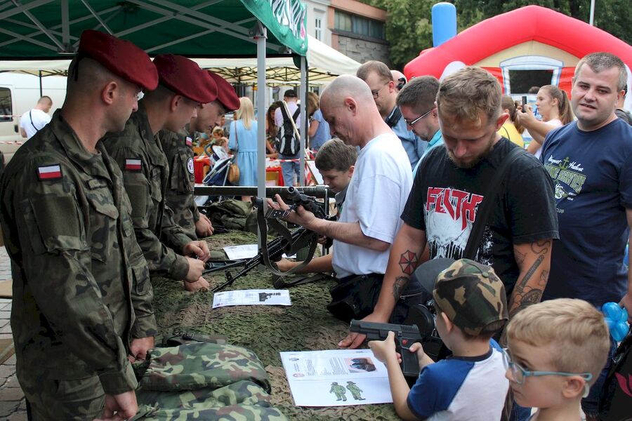 Piknik rodzinny z okazji 100-lecia odzyskania niepodległości. Kraków, pl. Szczepański, 15 sierpnia 2018