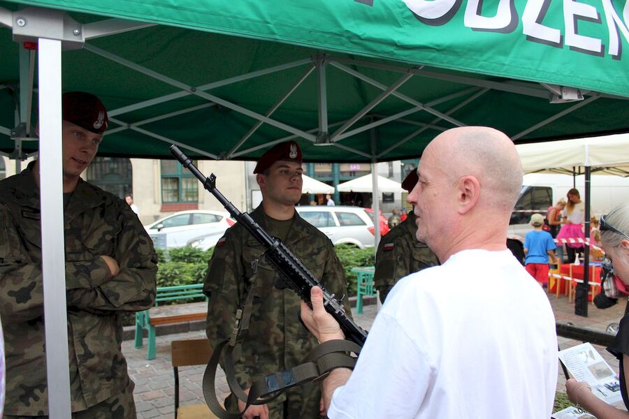 Piknik rodzinny z okazji 100-lecia odzyskania niepodległości. Kraków, pl. Szczepański, 15 sierpnia 2018