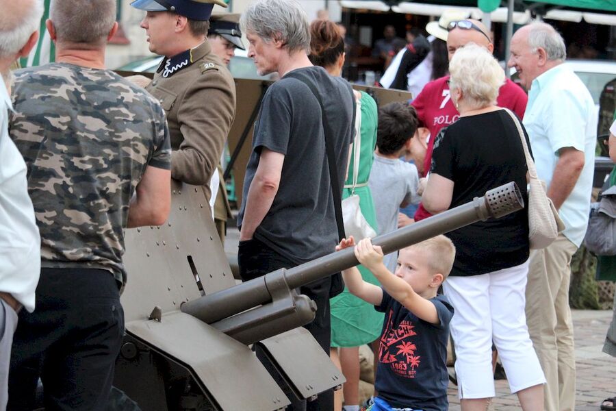 Piknik rodzinny z okazji 100-lecia odzyskania niepodległości. Kraków, pl. Szczepański, 15 sierpnia 2018