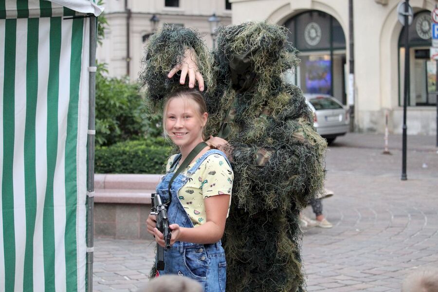 Piknik rodzinny z okazji 100-lecia odzyskania niepodległości. Kraków, pl. Szczepański, 15 sierpnia 2018