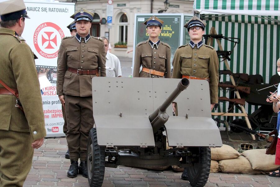 Piknik rodzinny z okazji 100-lecia odzyskania niepodległości. Kraków, pl. Szczepański, 15 sierpnia 2018