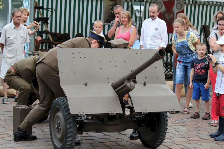 Piknik rodzinny z okazji 100-lecia odzyskania niepodległości. Kraków, pl. Szczepański, 15 sierpnia 2018