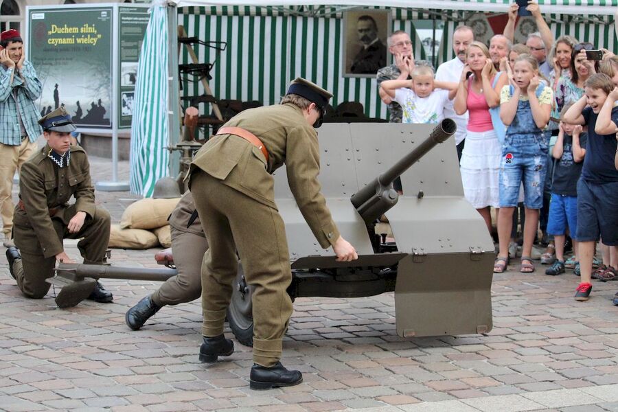 Piknik rodzinny z okazji 100-lecia odzyskania niepodległości. Kraków, pl. Szczepański, 15 sierpnia 2018