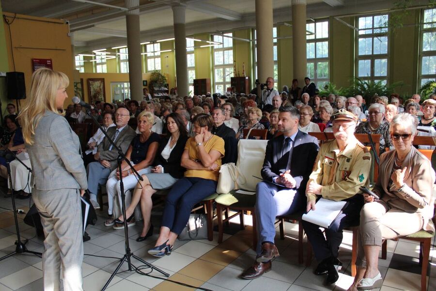 Seniorzy w hołdzie Powstańcom Warszawskim. Przegląd artystyczny w Krakowie
