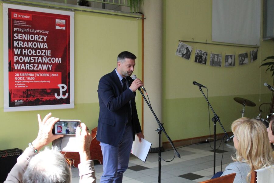 Seniorzy w hołdzie Powstańcom Warszawskim. Przegląd artystyczny w Krakowie