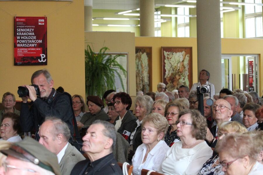 Seniorzy w hołdzie Powstańcom Warszawskim. Przegląd artystyczny w Krakowie