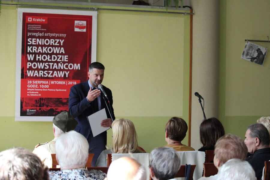 Seniorzy w hołdzie Powstańcom Warszawskim. Przegląd artystyczny w Krakowie