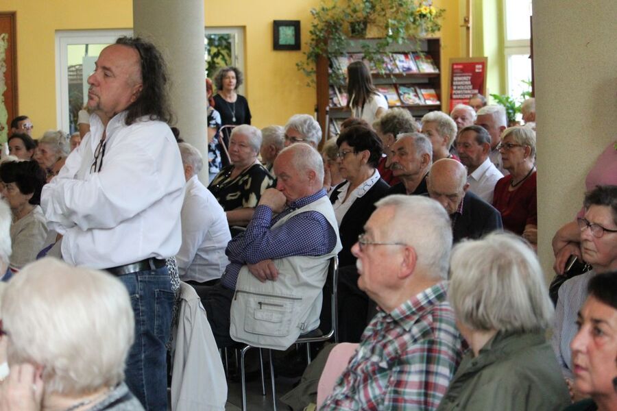 Seniorzy w hołdzie Powstańcom Warszawskim. Przegląd artystyczny w Krakowie